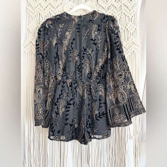 Lost + Wander Black Bell-Sleeve Romper – Size Small – EUC - Picture 1 of 10